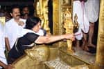 சபரிமலை மாளிகைப்புறத்தம்மனுக்கு 2.5 கிலோ தங்க அங்கி காணிக்கை!