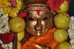 மகாமாரியம்மன் கோவிலில் அம்மன் கண் திறந்ததா? பக்தர்கள் சிறப்பு பூஜை!