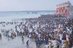 தை அமாவாசை:  அக்னி தீர்த்த கடலில் ஆயிரக்கணக்கான பக்தர்கள் நீராடினர்!