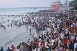 ராமேஸ்வரத்தில் தை அமாவாசை: அக்னி தீர்த்த கடலில் நீராடிய பக்தர்கள்!