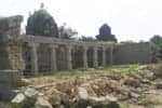 பழமை வாய்ந்த கோவில் புதுப்பிக்கும் பணி நிறுத்தம்: பக்தர்கள்  அதிருப்தி!