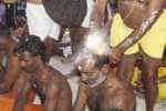 பக்தர்கள் தலையில் தேங்காய் உடைத்து நேர்த்திக் கடன்!