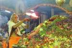 பெங்களூரு பிருந்தாவனில் புஷ்பாபிஷேகம்: பக்தர்கள் பரவசம்!