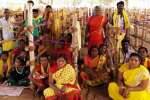 பண்ணாரி கோவிலில் 7ம் தேதி குண்டம்: வரிசையில் நிற்கும் பக்தர்கள்!