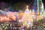 முத்தாலம்மன் மின்னொளி அலங்கார தேரில் வீதி உலா!