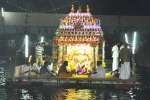 மலை அடிவார குளத்தில் தெப்பல் உற்சவம்!