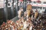 குருவாயூர் கிருஷ்ணர் கோவிலில் விஷு பண்டிகை கோலாகலம்!