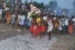 சூரவக்ர காளியம்மன் கோவிலில் தீமிதி விழா!