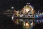 தெப்பத்தில் வலம் வந்த கரிகிருஷ்ண பெருமாள்!