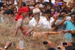 முள் படுக்கையில் துள்ளி குதித்து சாமியார் அருள்வாக்கு!