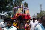பாம்பாலம்மன் வைகாசி விழா: பால்க்குடம் எடுத்து நேர்த்திக்கடன்!