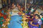 கீழக்கரை மகாமாரியம்மன் கோயிலில் விளக்கு பூஜை !