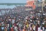 ஆடி அமாவாசை: ஏராளமான பக்தர்கள் புனித நீராடி வழிபாடு!