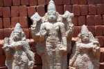 கழிப்பறைக்காக தோண்டிய பள்ளத்தில் மூன்று சுவாமி சிலைகள் கண்டெடுப்பு!