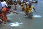 கடல் அன்னைக்கு மரியாதை: நாகையில் சமுத்திர வழிபாடு!