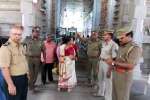 திருநள்ளார் சனீஸ்வரன் கோவிலில் போலீசார் பாதுகாப்பு!