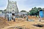 பெருமாள் கோவிலில் அத்துமீறி மண்டபம் கட்டுமானம்!