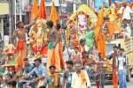 மதுரை மாசிவீதிகளில் வலம் வந்த விநாயகர்கள்!