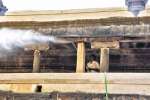 காஞ்சி வரதர் கோவில் மாடம் தூய்மைப்படுத்தும் பணி துவக்கம்!
