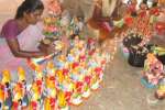 விளாச்சேரியில் தயாராகும் கொலு பொம்மைகள்!