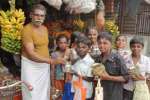 பெருமாளுக்கு தளிகை போடுவதற்காக யாசகம் பெற்ற கிராமப்புற சிறுவர்கள்!