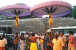பூதத்தாழ்வாருக்கு திருக்குடைகள் சமர்ப்பணம்!