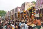 நெல்லையில் தசரா விழா: 12 அம்மன் சப்பர பவனி!
