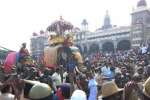 எமகண்டத்தில் ஜம்பு சவாரி துவக்கம்: மைசூரு அரச குடும்பத்தினர் கலக்கம்!