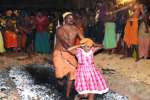 மொட்டபுளி கோவிலில் தீ மிதித்த ஐயப்ப பக்தர்கள்!