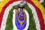 மழையால் சகதி: பெரியமாரியம்மன் கோயில் பக்தர்கள் அவதி