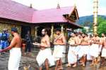 சபரிமலை அய்யப்பன் கோவிலில் களப பவனி!