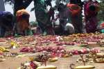 திறந்தவெளி மண்டபத்தில் வேண்டுதல் உருவார வழிபாடு!