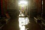 மயூரநாத கோயிலில் மழைநீர்: பக்தர்கள் கடும் அவதி!