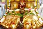 கன்னிகா பரமேஸ்வரி விஸ்வரூப பொற்பாதம்: பழநியில் சிறப்பு பூஜை