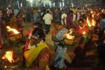 அங்காள பரமேஸ்வரி அம்மன் கோவிலில் தீச்சட்டி ஏந்தி வழிபாடு!