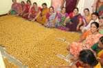 பழநி பாதயாத்திரை பக்தர்களுக்கு சமத்துவ லட்டு!