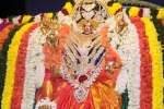 திண்டுக்கல்லில் உற்சவ மூர்த்திகளுக்கு தீர்த்தவாரி