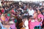 பெற்றோருக்கு மாணவ, மாணவிகள் பாதபூஜை