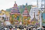 காளஹஸ்தி கோவிலில் திருத்தேரில் உற்சவமூர்த்திகள் உலா!