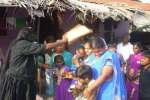 மாரியம்மன் திருவிழாவில் முறத்தால் அடி வாங்கும் விநோத நிகழ்ச்சி!