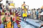 மேல்மலையனுார் அங்காளம்மன் கோவிலில் தீமிதி திருவிழா!