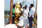 ஸ்ரீமுஷ்ணம் பூவராக சுவாமி கோவிலில் கோபுர கலசங்கள் பொருத்தும் பணி!