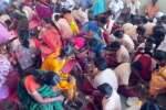 அரசு பள்ளியில் பெற்றோருக்கு பாதபூஜை!