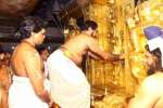 சபரிமலை நடை திறப்பு:  மழையிலும் அலைமோதிய பக்தர்கள்!