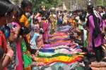 கிருஷ்ணகிரி யுகாதி விழாவில் வினோதம்: பக்தர்கள் மீது நடந்த பூசாரி
