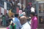 திருத்தணி கோவிலில் பங்குனி கிருத்திகை விழா; 4 மணி நேரம் காத்திருந்து பக்தர்கள் தரிசனம்