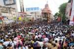 மதுரை சித்திரைத் திருவிழா: அசைந்தாடி வந்த அங்கயற்கண்ணி தேர்..பக்தர்கள் பரவசம்!