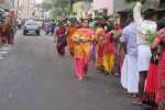 கரூர் மாரியம்மன் கோவிலில் அலைமோதிய கூட்டம்