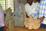 குளக்கரையில் கிடந்த சுவாமி சிலைகள்!