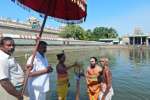 திருவெண்காடு கோயிலில் தீர்த்தவாரி: பக்தர்கள் புனித நீராடினர்!